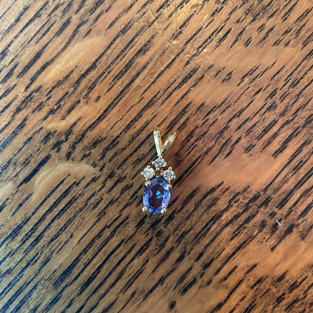 Tanzanite and diamond pendant